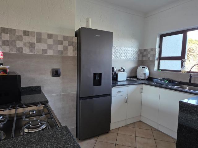 3 Bedroom Apartment / Flat To Rent in Dowerglen