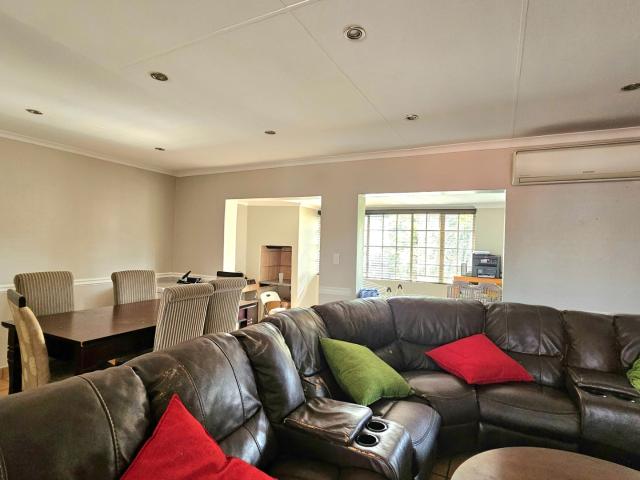 3 Bedroom Apartment / Flat To Rent in Faerie Glen