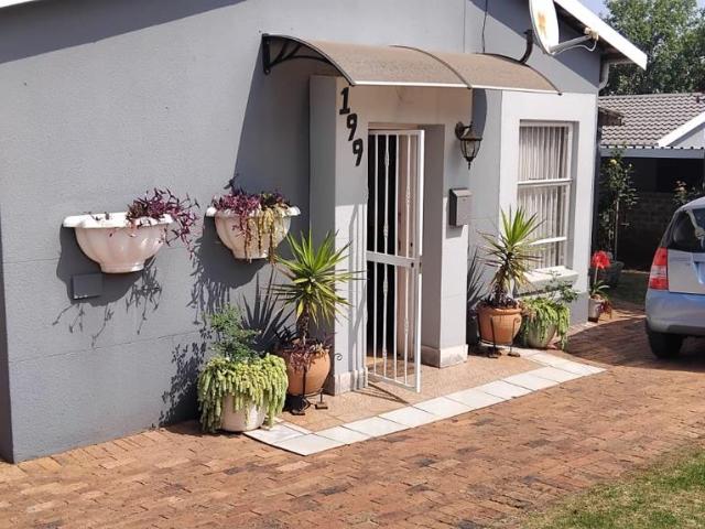 3 Bedroom Apartment / Flat to Rent in Fairland