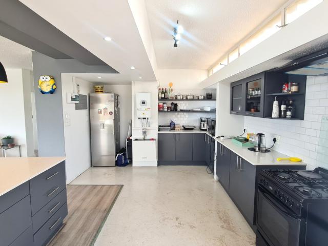 3 Bedroom Apartment / Flat To Rent in Groenkloof