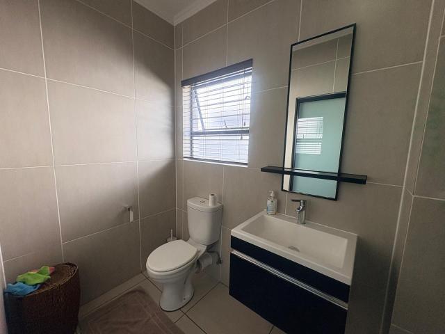 3 Bedroom Apartment / Flat To Rent in Greenstone Ridge