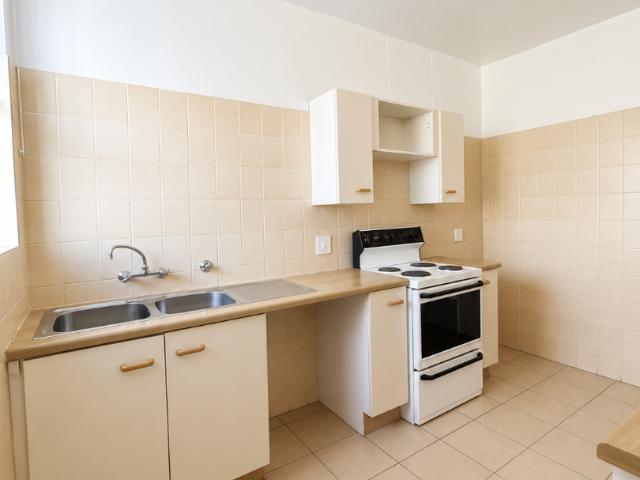 3 Bedroom Apartment / Flat To Rent in Hyde Park