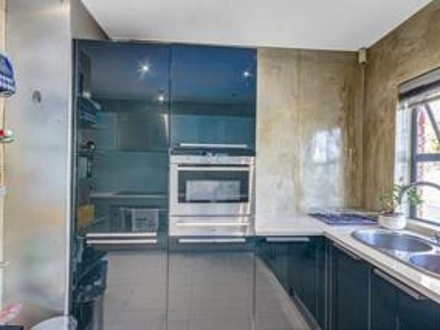 3 Bedroom Apartment / Flat To Rent in Hyde Park