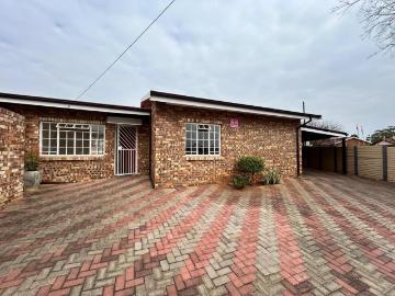 3 Bedroom Apartment / Flat to Rent in Lennoxton