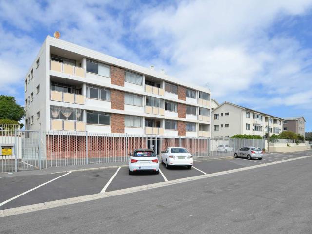 3 Bedroom Apartment / Flat To Rent in Milnerton Central