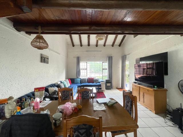 3 Bedroom Apartment / Flat To Rent in Morningside