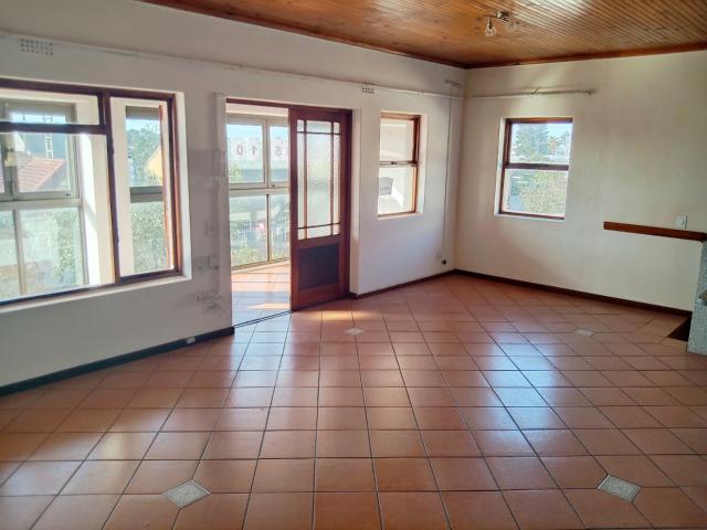 3 Bedroom Apartment / Flat To Rent in Muizenberg