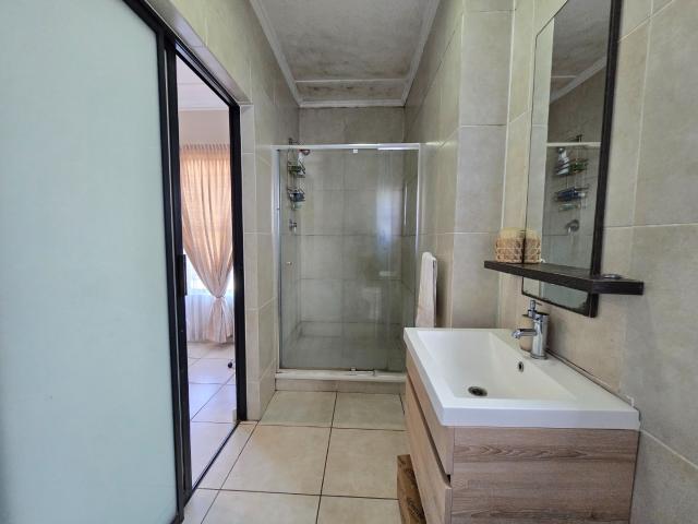 3 Bedroom Apartment / Flat To Rent in Oakdene