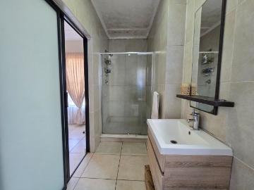 3 Bedroom Apartment / Flat To Rent in Oakdene