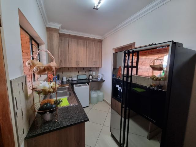 3 Bedroom Apartment / Flat To Rent in Olympus AH