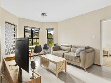 3 Bedroom Apartment / Flat To Rent in Paradyskloof