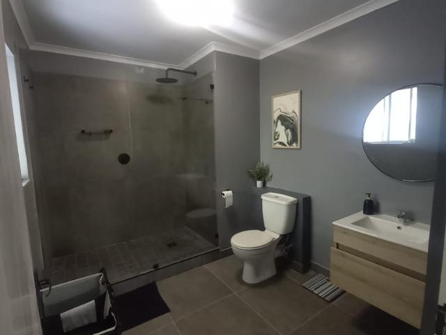 3 Bedroom Apartment / Flat To Rent in Piesang Valley