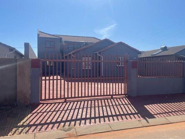 3 Bedroom Apartment / Flat to Rent in Protea Glen