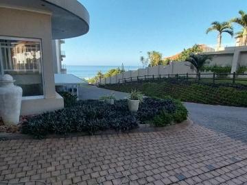 Apartment to rent in Vulamehlo Local Municipality - Garden