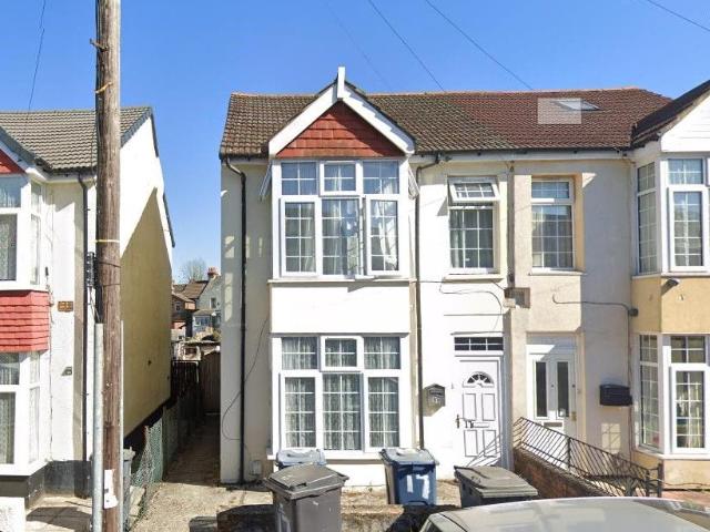 3 bedroom apartment flat/apartment To Let in High Wycombe
