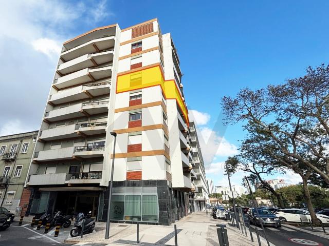 3 bedroom apartment for rent near Praça de Espanha Central Lisbon