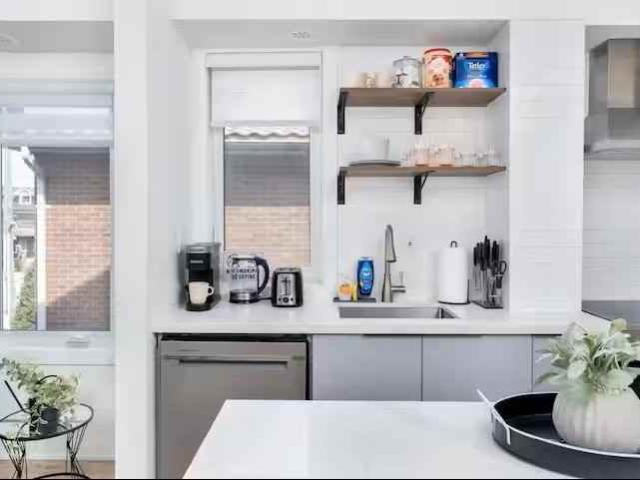 3 Bedroom Apartment for Rent at 525 Ossington Ave, Toronto, ON M6G 3T3 South Annex
