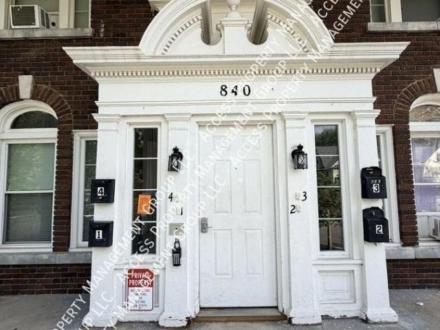 3 Bedroom Apartment for Rent at 840 Kalamazoo Ave Se Apt 1 #1, Grand Rapids, MI 49507 South East End