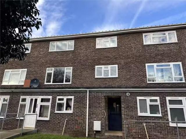 3 bedroom apartment for rent in Maple Close, Dovercourt, Esint.