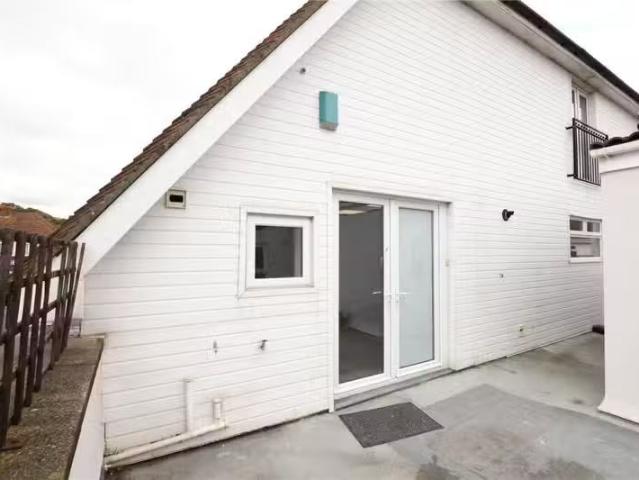 3 bedroom apartment for rent in Milton Road, Weston Super Mare.