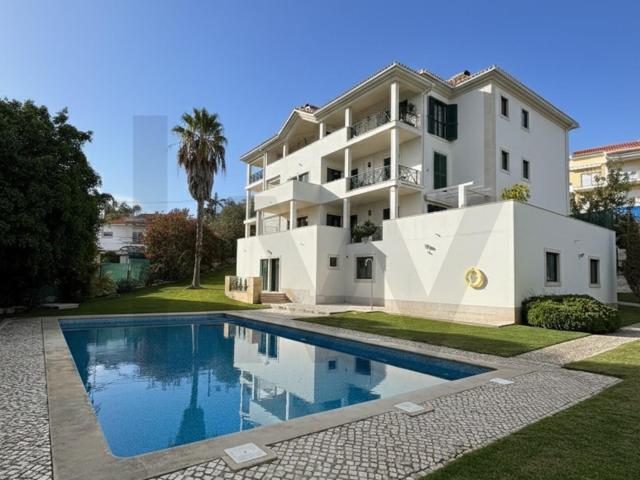 3 bedroom apartment for rent in a private condominium with pool and garden in the center of Alcabide