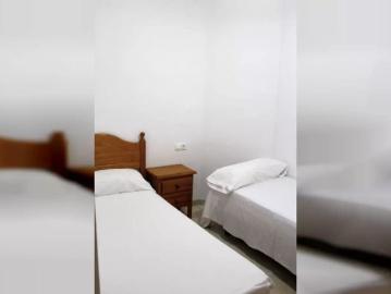 3 bedroom apartment for rent in Alicante, all bills included and only for workers