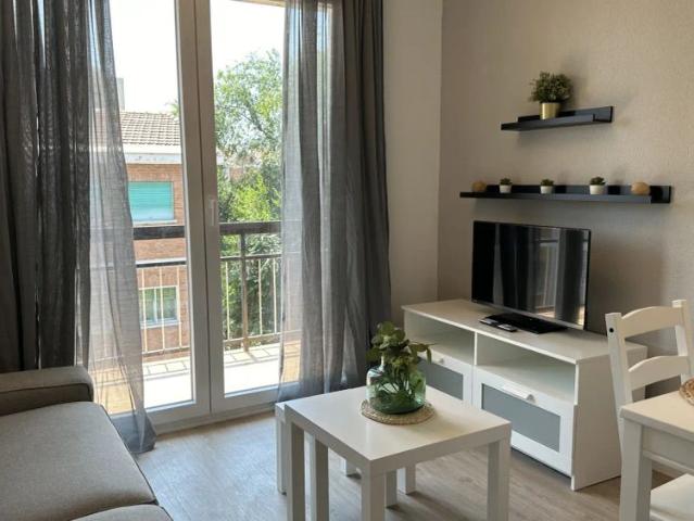 3 bedroom apartment for rent in Aluche, no internet available
