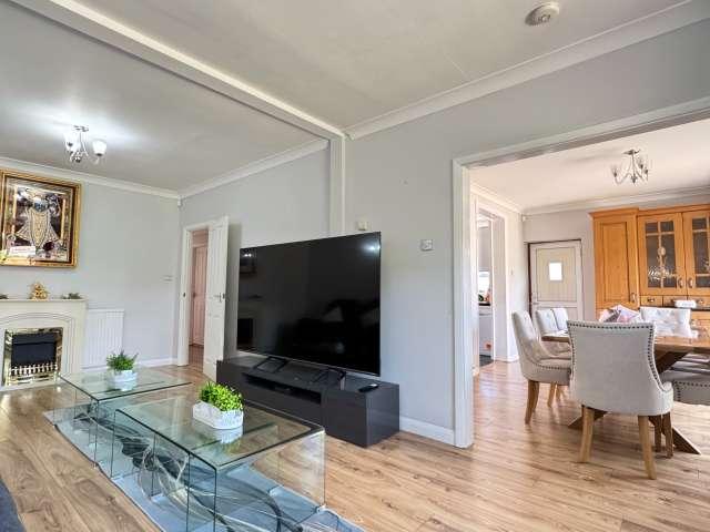 3 bedroom apartment for rent in Ashford, London