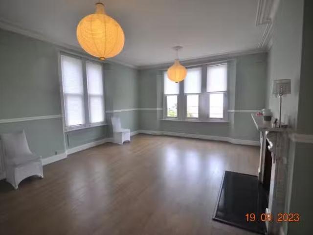 3 bedroom apartment for rent in Bay Road, Clevedon, Somerset.