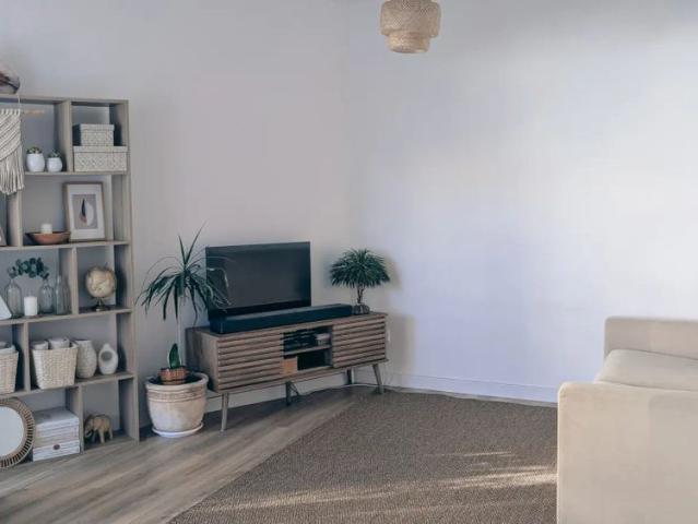 3 bedroom apartment for rent in Cubelles, no pets