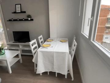 3 bedroom apartment for rent in Casco Histórico de Vicálvaro, suitable for students and professionals