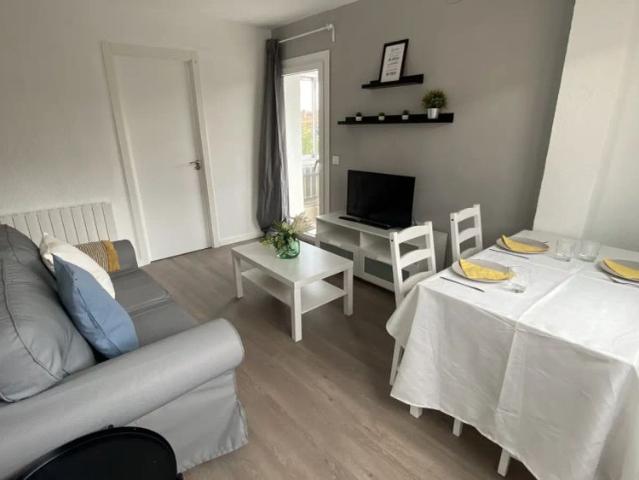 3 bedroom apartment for rent in Casco Histórico de Vicálvaro, suitable for students and professionals