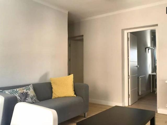 3 bedroom apartment for rent in Casco Histórico de Vicálvaro, perfect for professionals and students