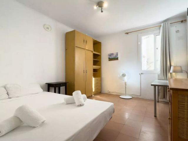 3 bedroom apartment for rent in Collblanc, smoking allowed