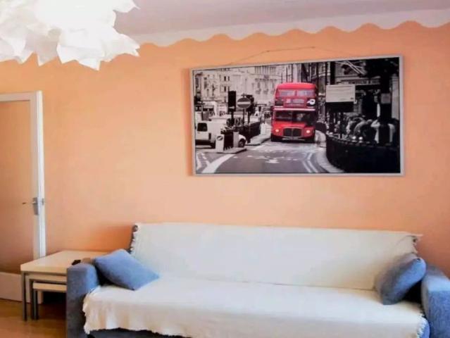 3 bedroom apartment for rent in Cornellà de Llobregat, workers and postgraduate students