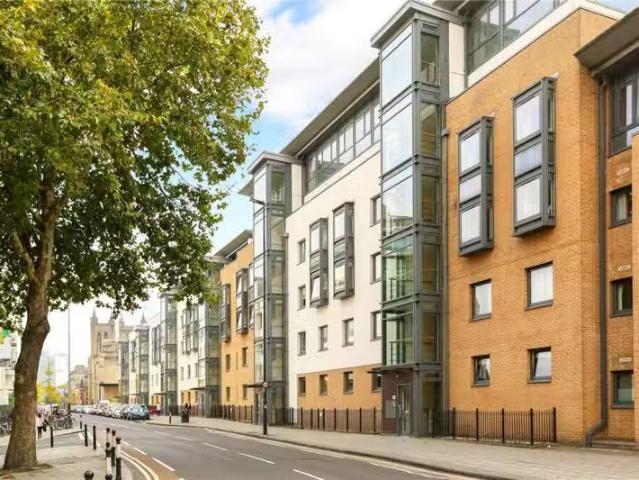 3 bedroom apartment for rent in Deanery Road, Bristol, BS1