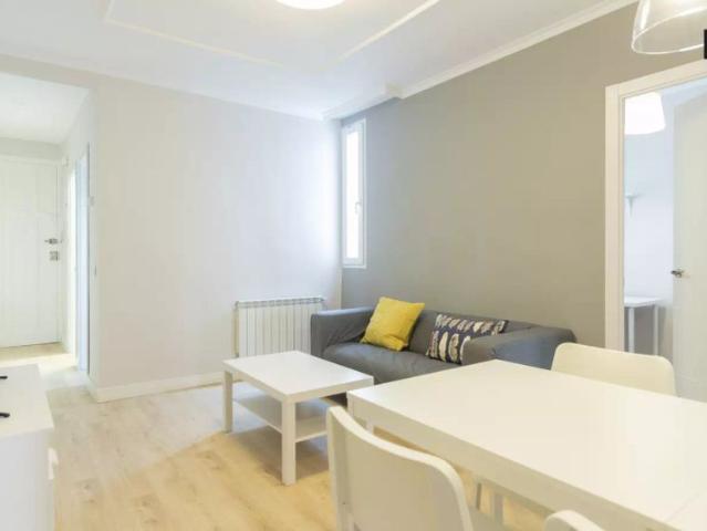 3 bedroom apartment for rent in Delicias, Madrid