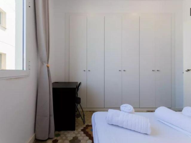 3 bedroom apartment for rent in El Carme, Valencia, perfect for professionals and students