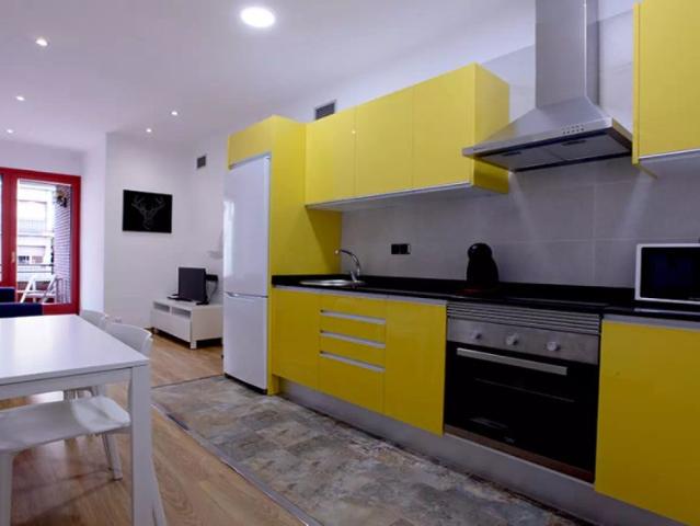 3 bedroom apartment for rent in El Clot, furnished
