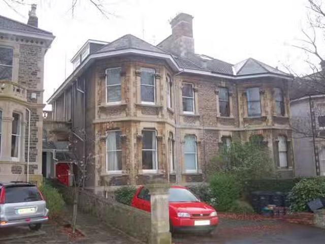 3 bedroom apartment for rent in Garden Flat, Archfield Road.