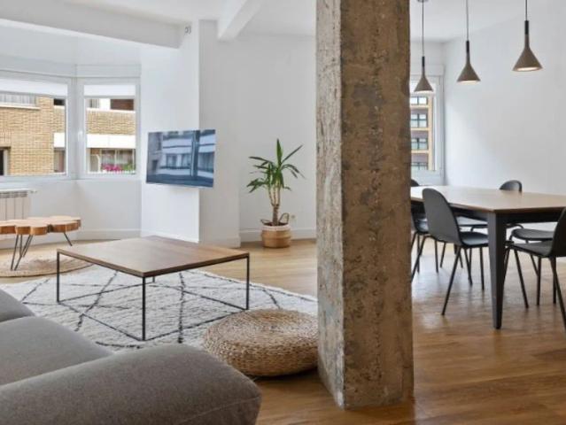 3 bedroom apartment for rent in Gros, San Sebastián for professionals, couples allowed