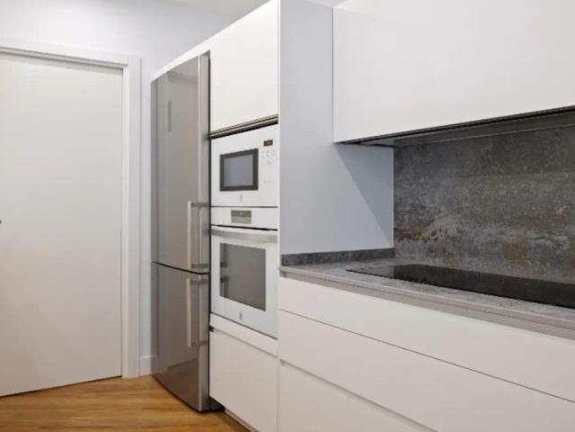3 bedroom apartment for rent in Gros, San Sebastián for professionals, couples allowed