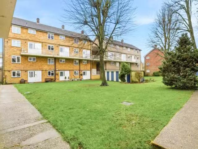 3 bedroom apartment for rent in Hughenden Road, St. Albans, He.