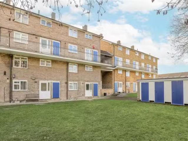 3 bedroom apartment for rent in Hughenden Road, St. Albans, He.