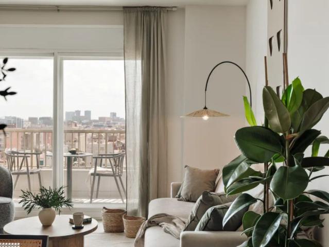 3 bedroom apartment for rent in Hostafrancs, Barcelona