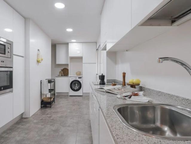 3 bedroom apartment for rent in Jerónimos, Madrid