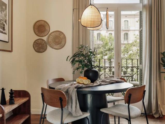 3 bedroom apartment for rent in La Dreta de l'Eixample, Professionals only