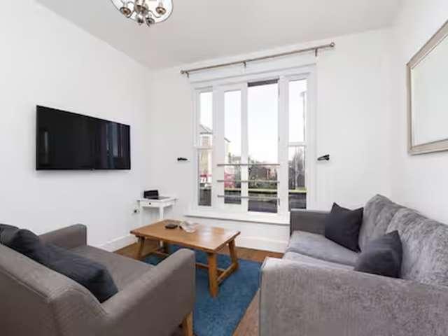 3 bedroom apartment for rent in Latchmere, London