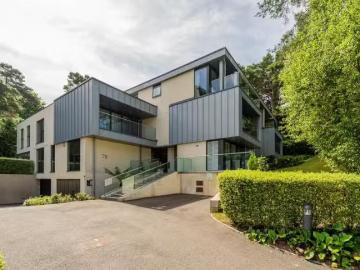 3 bedroom apartment for rent in Lilliput Road, Canford Cliffs.