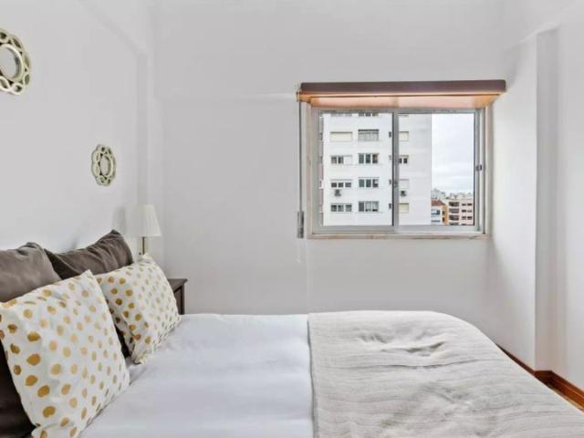 3 bedroom apartment for rent in Lisbon, perfect for professionals and students